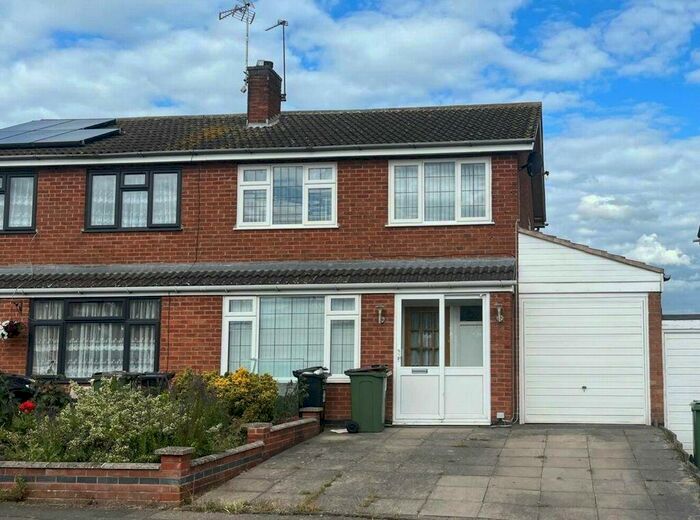 3 Bedroom Semi-Detached House To Rent In Windrush Drive, Oadby, LE2
