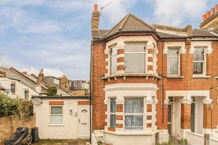 2 Bedroom Flat For Sale In Vanderbilt Road, Earlsfield, SW18