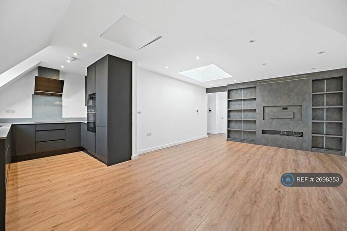 2 Bedroom Flat To Rent In Hoop Lane, London, NW11