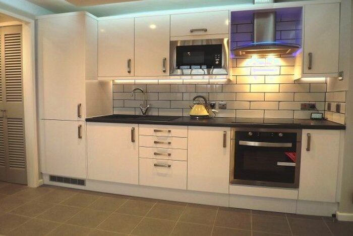 1 Bedroom Flat To Rent In Longleat Gardens, New Milton, BH25