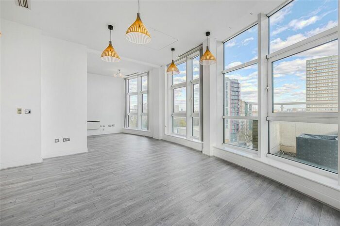 2 Bedroom Flat To Rent In Lombard Road, London, SW11