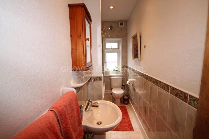 3 Bedroom End Of Terrace House For Sale In Beaconsfield Road, New Malden, KT3