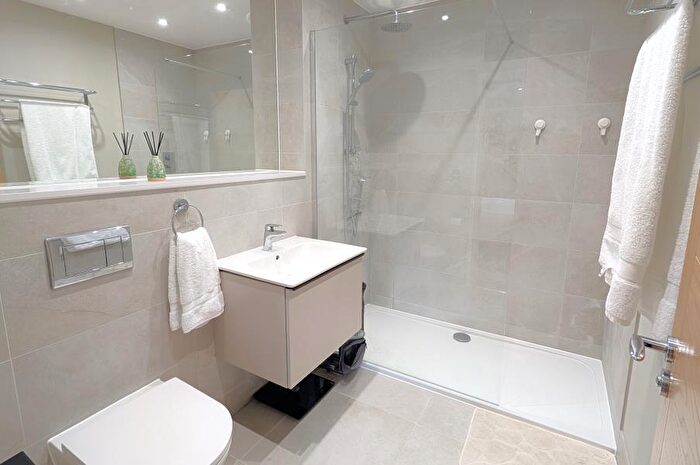 2 Bedroom Apartment To Rent In Woking, Surrey, GU22