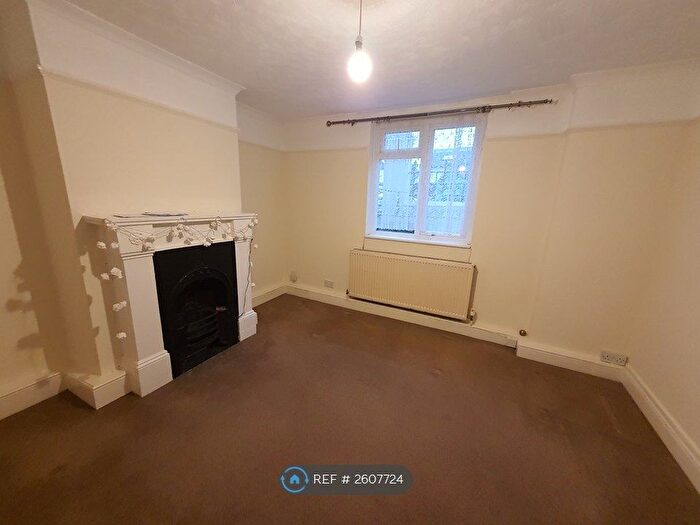 1 Bedroom Flat To Rent In Hastings Road, Brighton, BN2