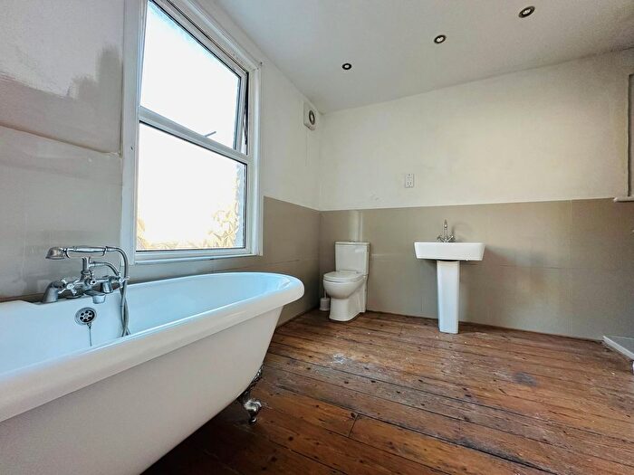 5 Bedroom End Of Terrace House To Rent In Carlton Avenue, Ramsgate, CT11