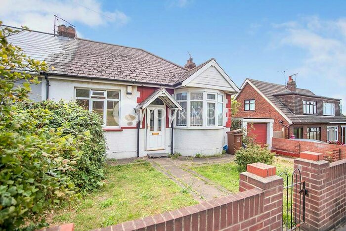 2 Bedroom Bungalow To Rent In Cuxton Road, Rochester, Kent, ME2