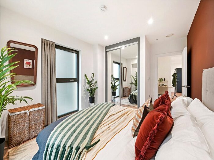 1 Bedroom Flat To Rent In Uncle Acton, Victoria Road, W3