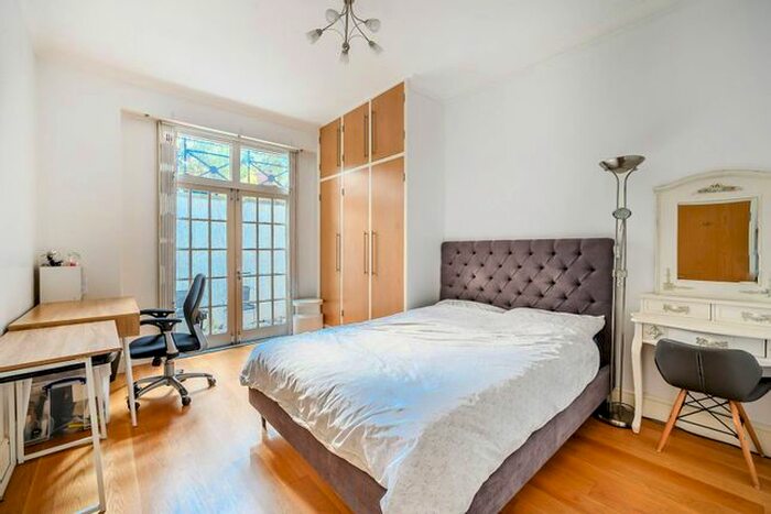 2 Bedroom Flat To Rent In Rosary Gardens, South Kensington, London, SW7