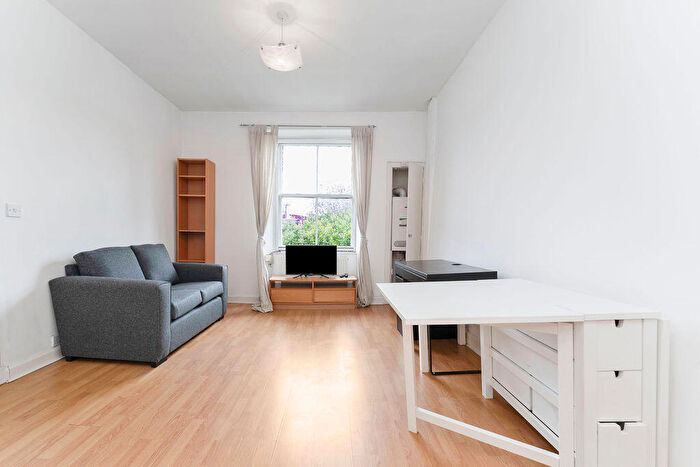 1 Bedroom Flat To Rent In L Smithfield Street, Edinburgh, EH11