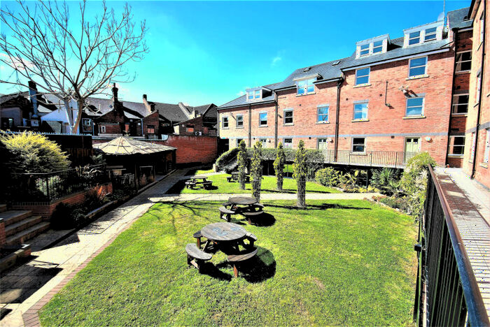 10 Bedroom Flat To Rent In Chapel Cross, Chapel Street, Leamington Spa, Warwickshire, CV31