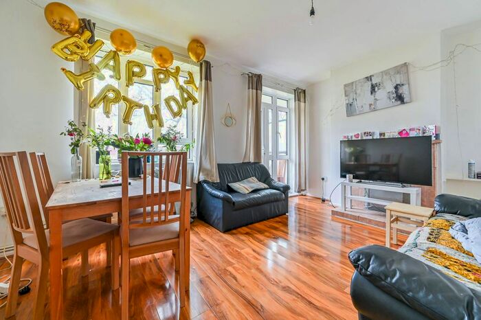2 Bedroom Flat To Rent In Weir Road, Balham, London, SW12
