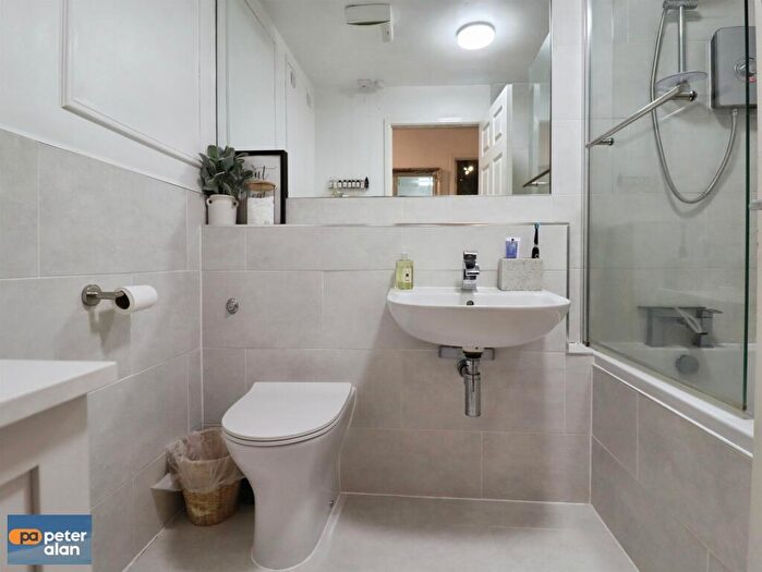 2 Bedroom Flat For Sale In Campbell Drive, Cardiff, CF11