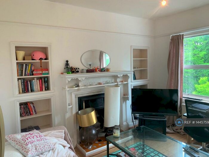 3 Bedroom Flat To Rent In Queens Avenue, London, N10