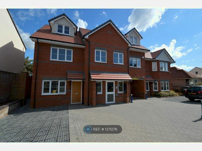2 Bedroom Flat To Rent In Mill House, Westcliff-On-Sea, SS0
