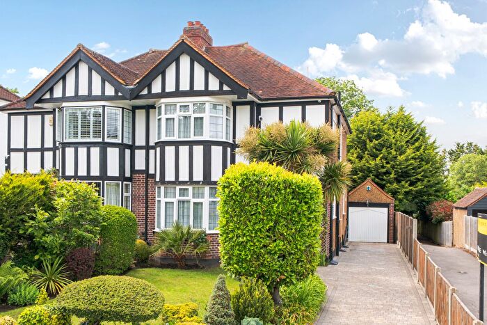 3 Bedroom Semi Detached House For Sale In Lakeside Drive, Bromley, BR2