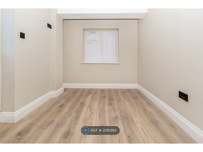 Studio To Rent In Moor Lane, Chessington, KT9