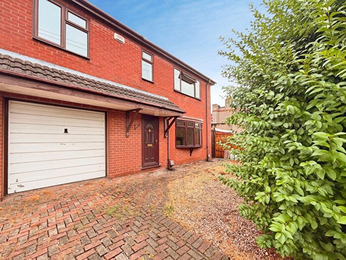 3 Bedroom Detached House For Sale In Beech Tree Avenue, Coventry, CV4