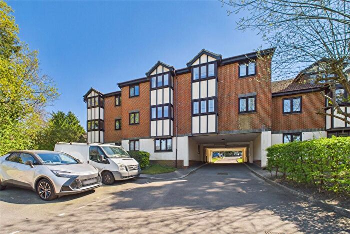1 Bedroom Apartment For Sale In Woodpeckers, Crowthorne Road, Bracknell, Berkshire, RG12