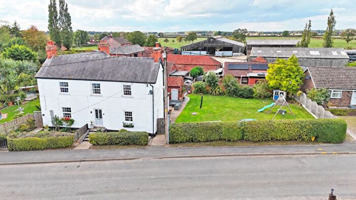 2 Bedroom Cottage For Sale In Middle Street, Corringham, DN21