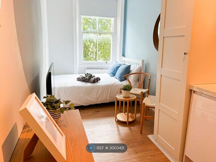 Studio To Rent In Kensington Garden Square, London, W2