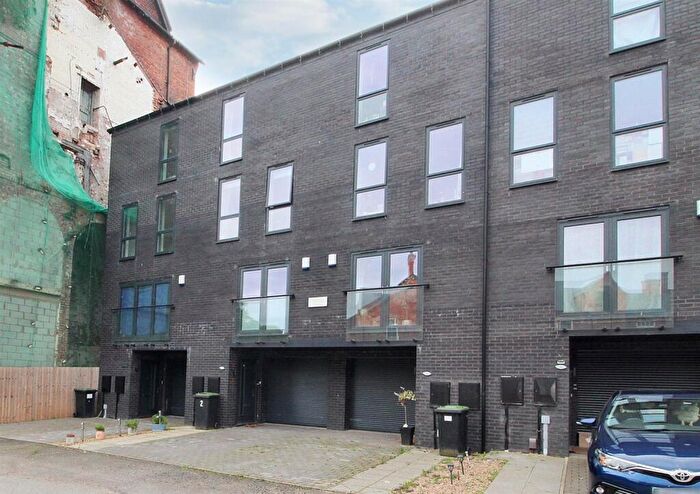 4 Bedroom Terraced House For Sale In Old Brewery Yard, Kimberley, Nottingham, NG16