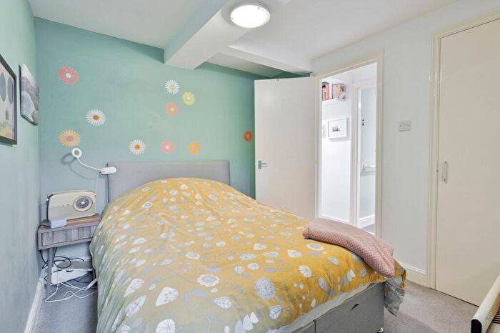 1 Bedroom Flat For Sale In Cheriton Road, Folkestone, CT20