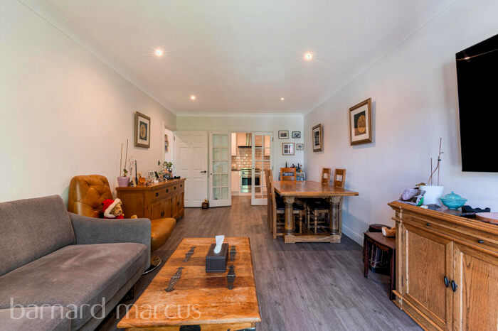 2 Bedroom Flat To Rent In High Street, Banstead, SM7