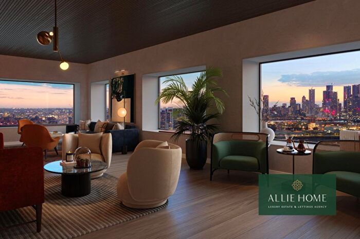 2 Bedroom Flat For Sale In Starboard Way, London, E16