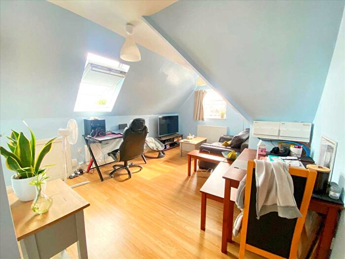 1 Bedroom Flat To Rent In Hamilton Road, Ealing, W5
