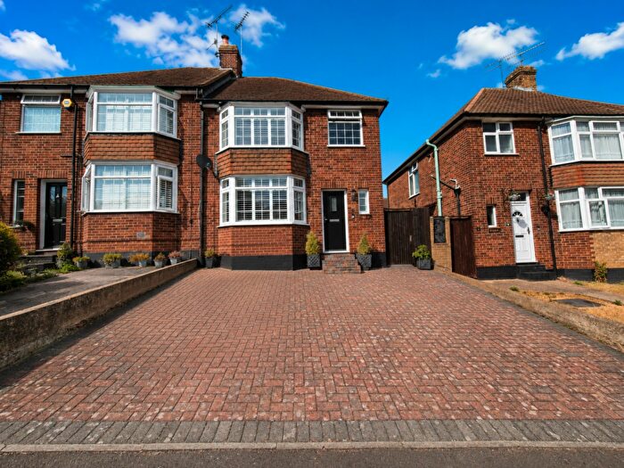 3 Bedroom Semi Detached House For Sale In Meyrick Avenue, Luton, Bedfordshire, LU1