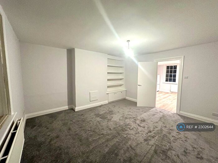 1 Bedroom Flat To Rent In High Street, Eton, Windsor, SL4