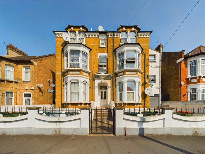 3 Bedroom Flat To Rent In Earlham Grove, London, E7