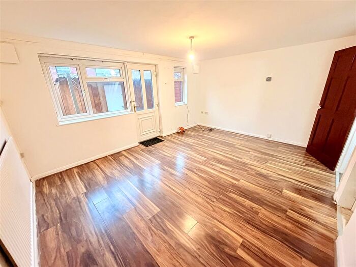 3 Bedroom Terraced House To Rent In Zulu Road, Nottingham, NG7