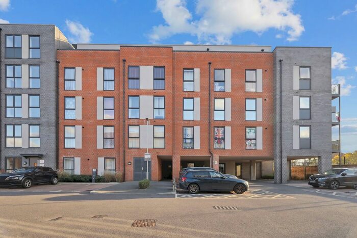 2 Bedroom Flat For Sale In Carter Court, Gilding Way, Southall, UB2