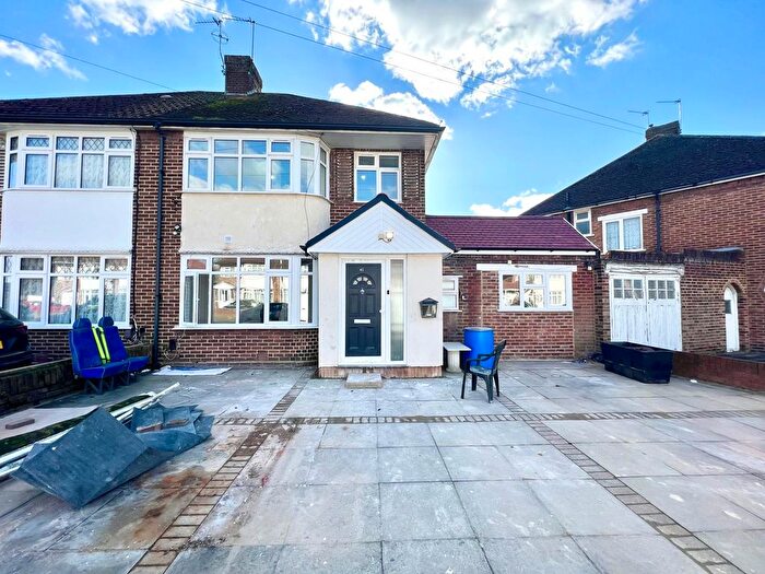 6 Bedroom End Of Terrace House To Rent In Barnhill Road, Hayes, UB4