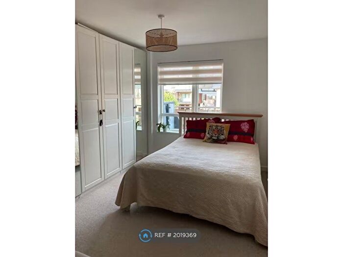 2 Bedroom Flat To Rent In Ruby Mews, London, N13
