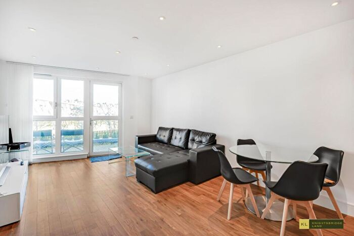2 Bedroom Apartment To Rent In Queensland Road, London, N7
