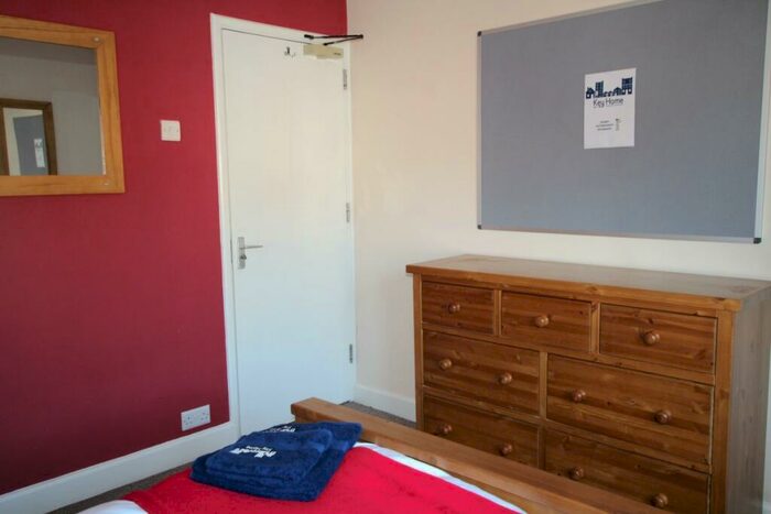 5 Bedroom Terraced House To Rent In Kingsland Avenue, Kingsthorpe, NN2