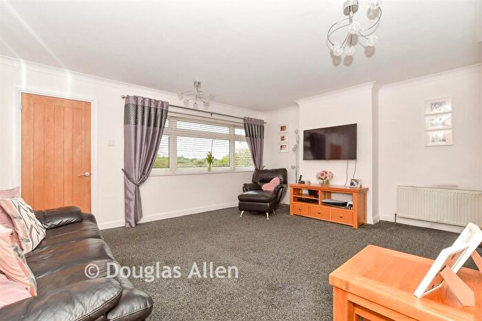 4 Bedroom Semi Detached House For Sale In Upper Rainham Road, Hornchurch, Essex, RM12