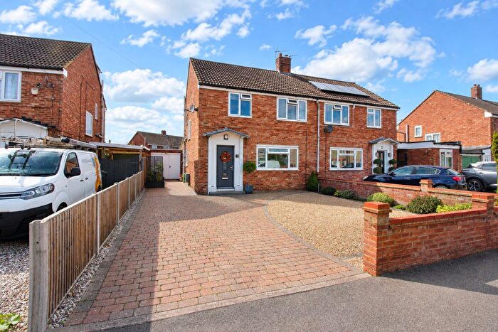 3 Bedroom Semi-Detached House For Sale In Astwick Road, Stotfold, Hitchin, SG5