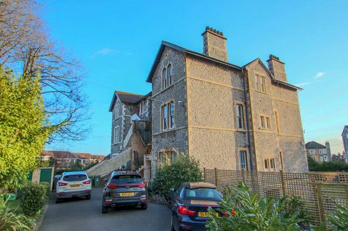 4 Bedroom Flat To Rent In Shrubbery Avenue, BS23
