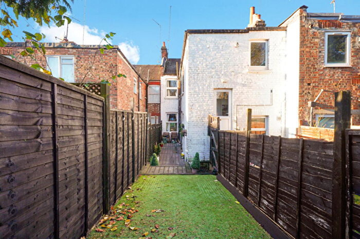 2 Bedroom Flat For Sale In Gordon Road, London, N3