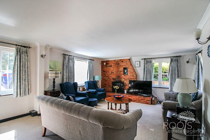4 Bedroom Detached House For Sale In Wantage Road, Donnington, Newbury, RG14