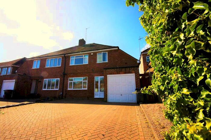 3 Bedroom Semi-Detached House To Rent In Sandy Croft, Birmingham, B13