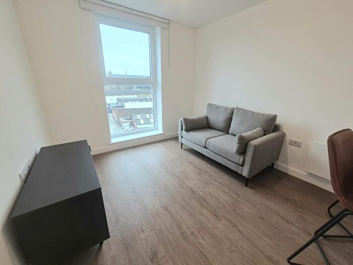 1 Bedroom Apartment To Rent In Cow Green, Halifax, HX1