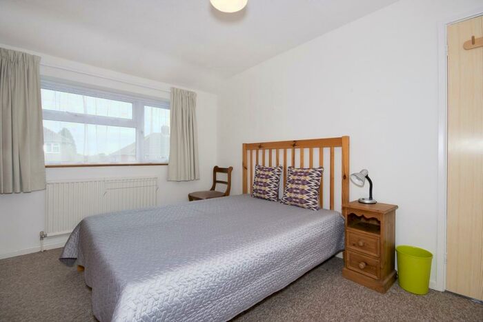 Studio To Rent In Laburnum Road, Botley, OX2