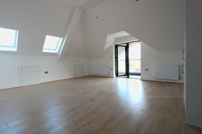 Studio To Rent In Julien Road, Coulsdon, CR5