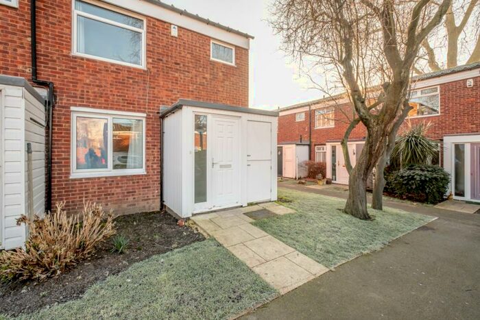 3 Bedroom House To Rent In Quaggy Walk London, SE3