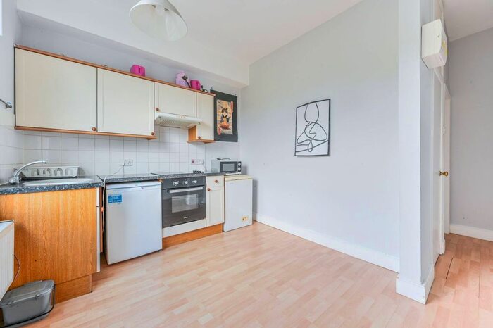 1 Bedroom Flat To Rent In Ritherdon Road, Balham, London, SW17