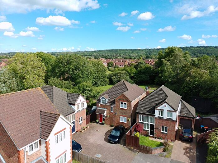 3 Bedroom Detached House For Sale In Taverner Close, Milton Keynes, MK7
